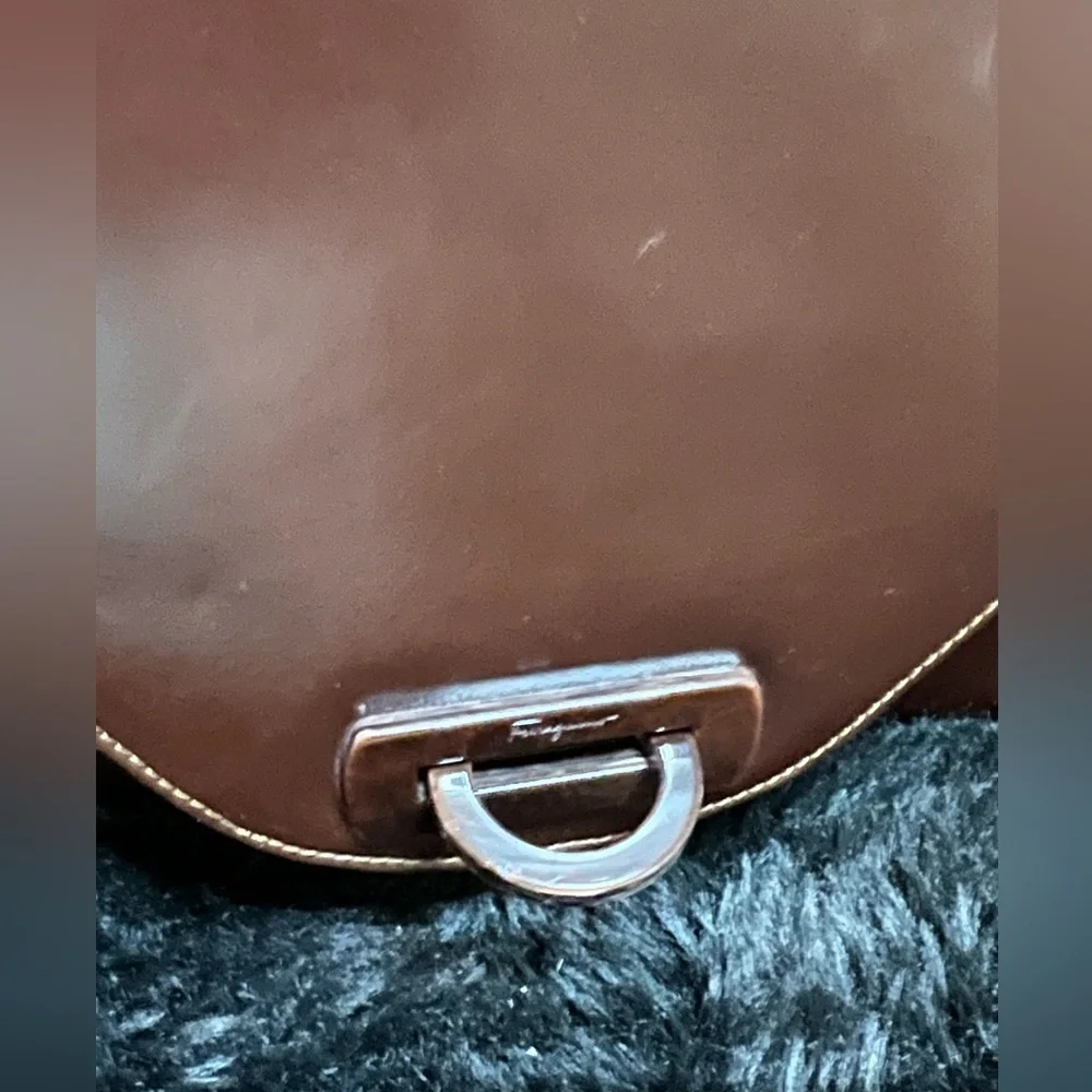 🌟FINAL🌟 1980s Vintage Ferragamo Heavy Brown Leather Shoulder Bag. - Picture 5 of 14